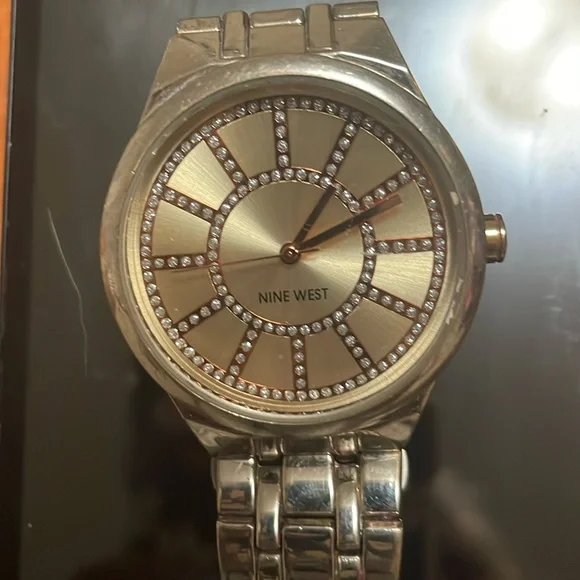 Beautiful Vintage Nine West Watch in Excellent Condition. - Picture 1 of 1